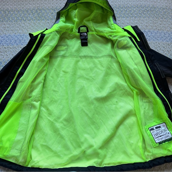 The North Face Hyvent Waterproof Shell Jacket - Picture 9 of 9